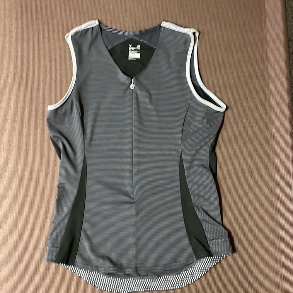 Women’s Bontrager cycling jersey. Size M.